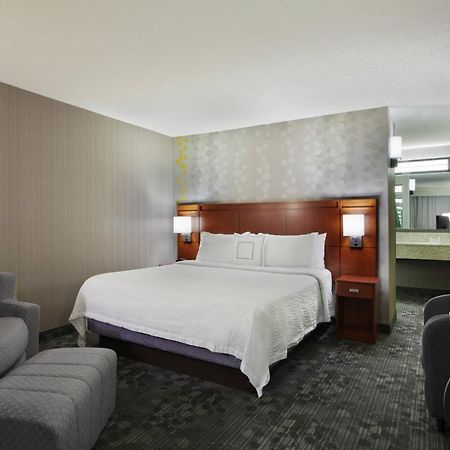 Courtyard Chicago St. Charles Hotell Saint Charles Exteriör bild
