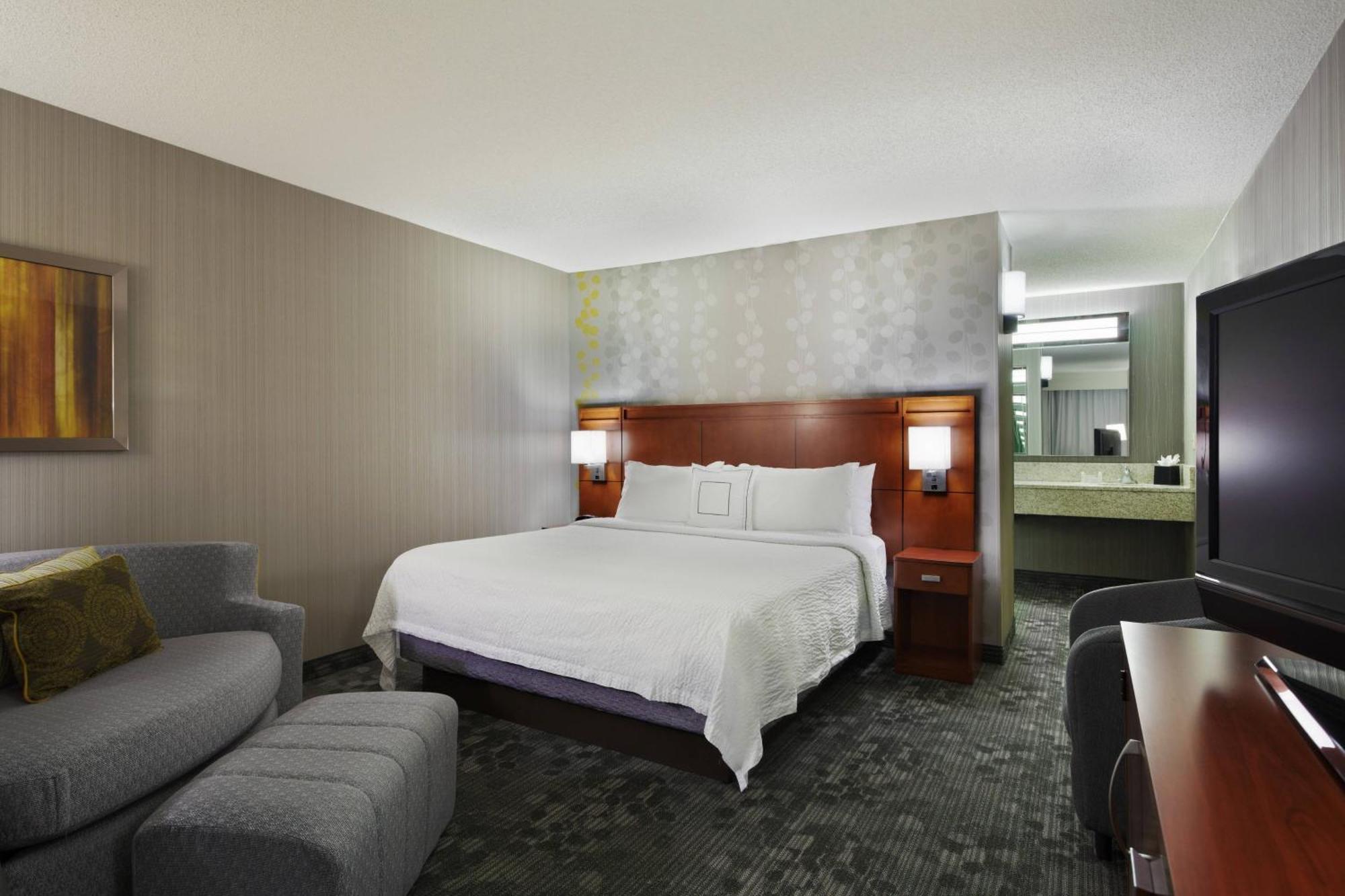 Courtyard Chicago St. Charles Hotell Saint Charles Exteriör bild